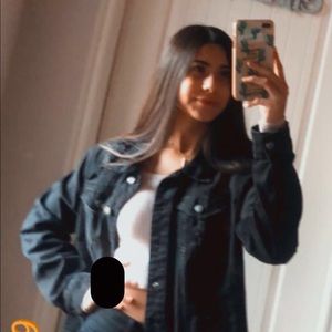 Meet your Posher, Mia